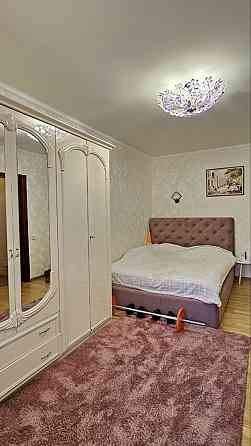 Оренда просторої 2 кімн. квартири, метро Позняки, вул. Ахматової 35 Киев