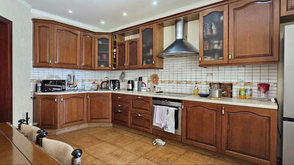 Оренда просторої 2 кімн. квартири, метро Позняки, вул. Ахматової 35 Киев - изображение 1