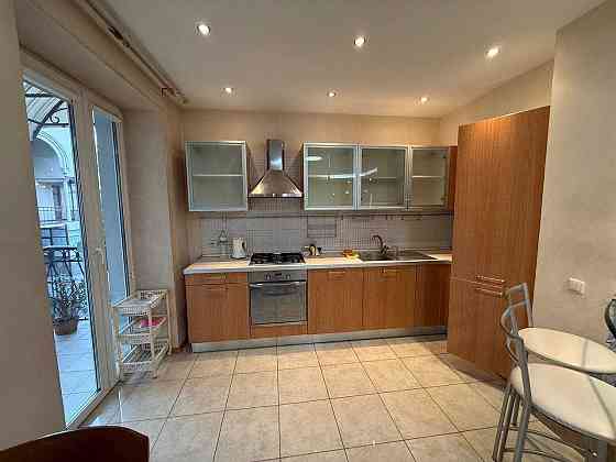 Велика 2кім кв,Центр,Липки,Дарвіна 1. Вид,цегла,з/б,ліфт,високі стелі! Киев