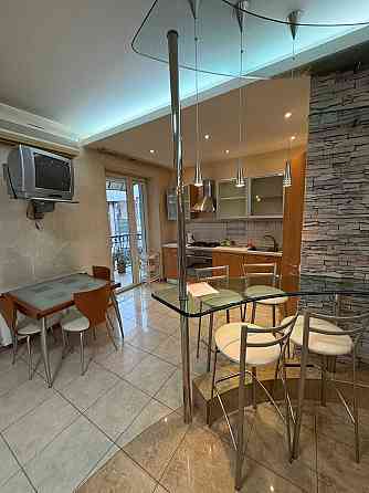 Велика 2кім кв,Центр,Липки,Дарвіна 1. Вид,цегла,з/б,ліфт,високі стелі! Киев