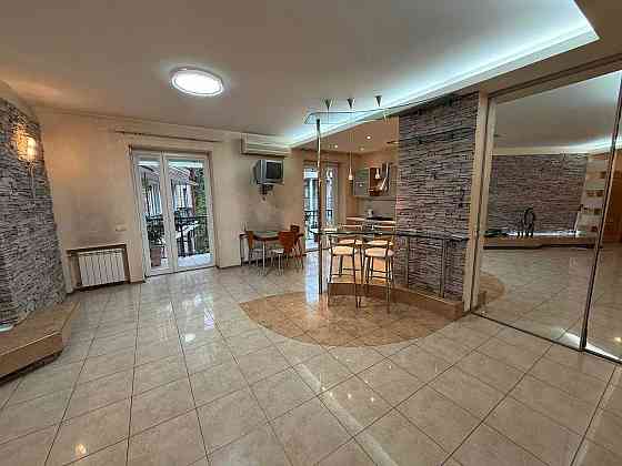 Велика 2кім кв,Центр,Липки,Дарвіна 1. Вид,цегла,з/б,ліфт,високі стелі! Киев