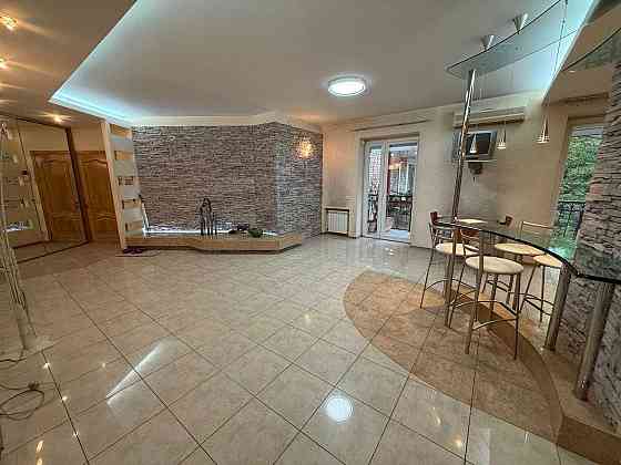 Велика 2кім кв,Центр,Липки,Дарвіна 1. Вид,цегла,з/б,ліфт,високі стелі! Киев