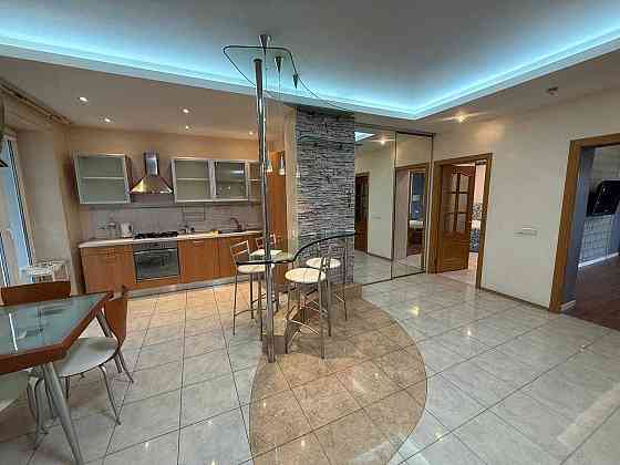 Велика 2кім кв,Центр,Липки,Дарвіна 1. Вид,цегла,з/б,ліфт,високі стелі! Киев