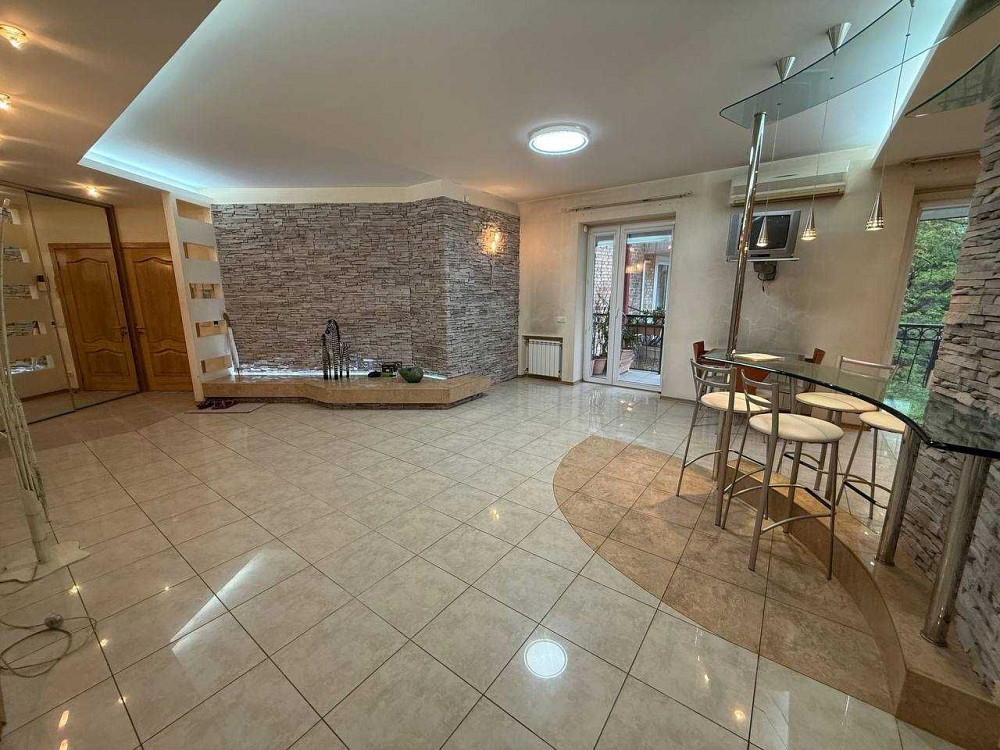 Велика 2кім кв,Центр,Липки,Дарвіна 1. Вид,цегла,з/б,ліфт,високі стелі! Киев - изображение 2