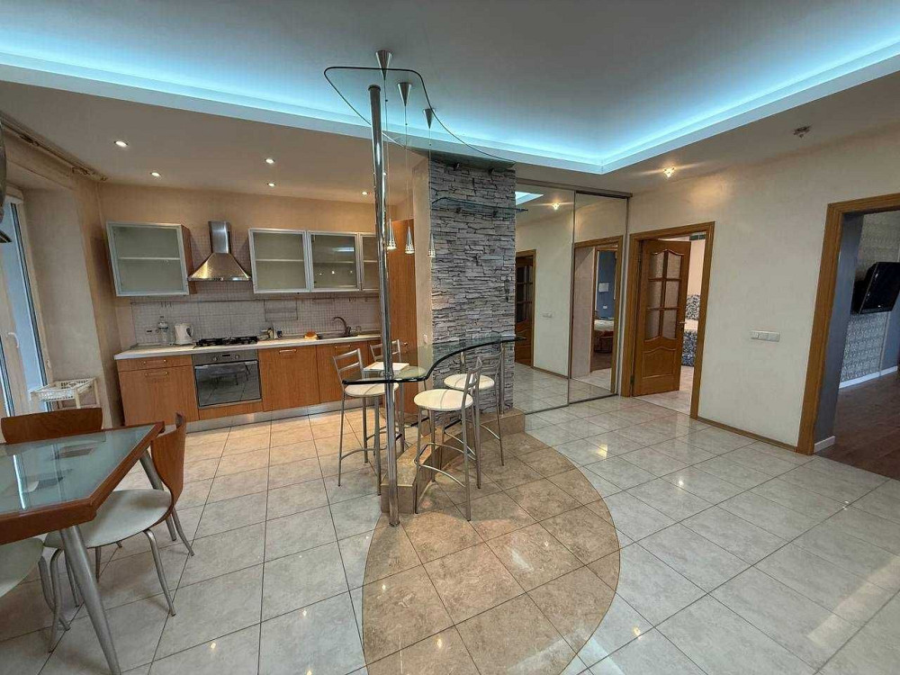 Велика 2кім кв,Центр,Липки,Дарвіна 1. Вид,цегла,з/б,ліфт,високі стелі! Киев - изображение 1