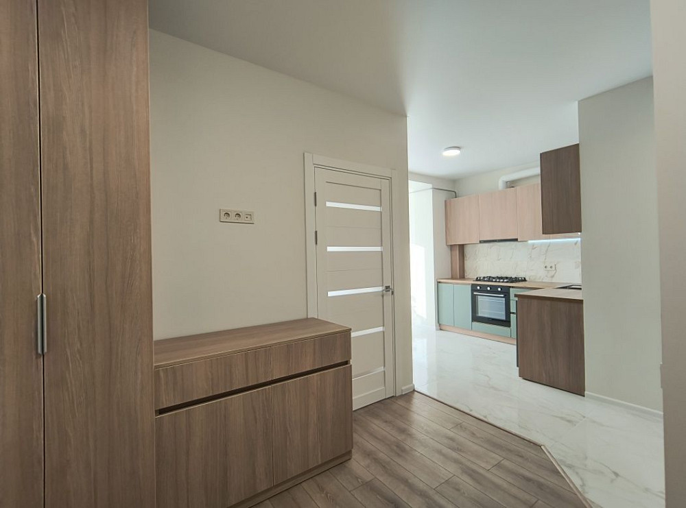 Нова мінідвокімнатна квартира з ліжком і диваном в ЖК Софія резиденс Софиевская Борщаговка - изображение 4