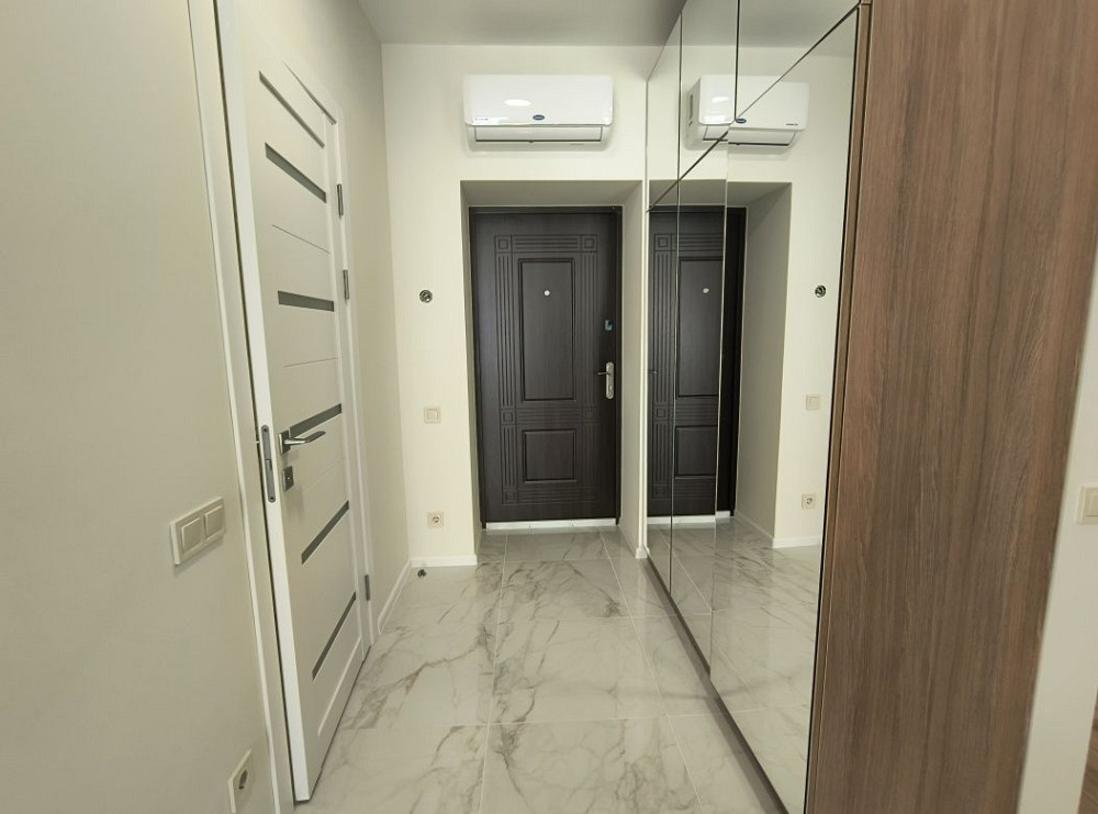 Нова мінідвокімнатна квартира з ліжком і диваном в ЖК Софія резиденс Софиевская Борщаговка - изображение 3