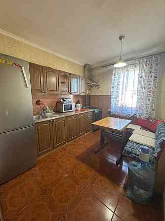 Розділька трикімнатна квартира 70m2 |м| Лісова Киев