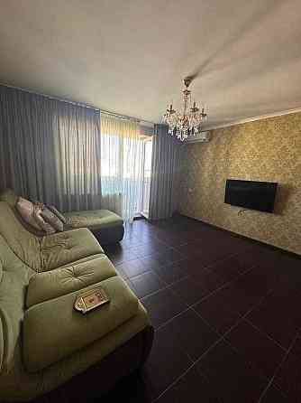 Розділька трикімнатна квартира 70m2 |м| Лісова Киев