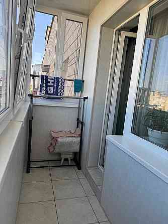 Розділька трикімнатна квартира 70m2 |м| Лісова Киев