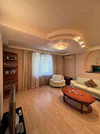 Продам 2 ком  с ремонтом ,ул. Академика Чекмарева  Нагорка Днепр