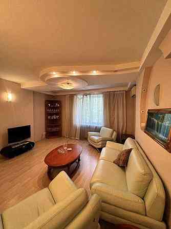 Продам 2 ком  с ремонтом ,ул. Академика Чекмарева  Нагорка Днепр