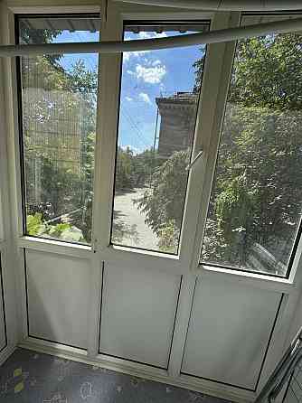 Продам 2 комнатную квартиру сталинку в центре города район металлургич Кривой Рог