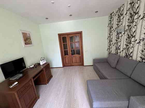 Продам 2 комнатную квартиру сталинку в центре города район металлургич Кривой Рог