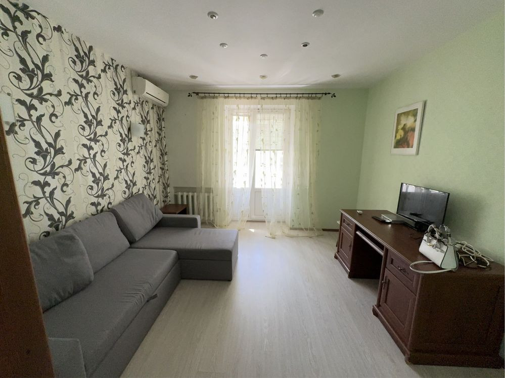 Продам 2 комнатную квартиру сталинку в центре города район металлургич Кривой Рог - изображение 1