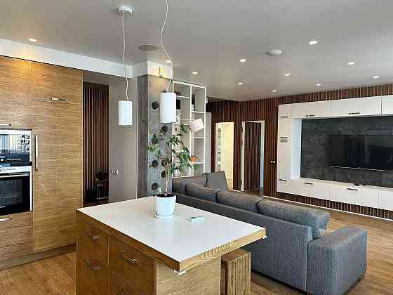 Продаж квартири з дизайнерським ремонтом в новобудові, вул. Угорська. Львов