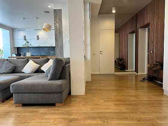 Продаж квартири з дизайнерським ремонтом в новобудові, вул. Угорська. Львов