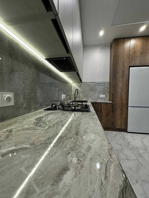 Оренда затишної 1кім квартири кухня студія на 30м2 (диван + ліжко) Угорники - зображення 6