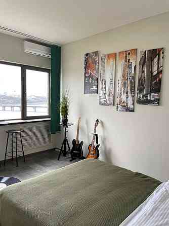 Дніпровська набережна 13, видова квартира з окремим виходом на дах. Киев