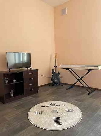 Дніпровська набережна 13, видова квартира з окремим виходом на дах. Киев