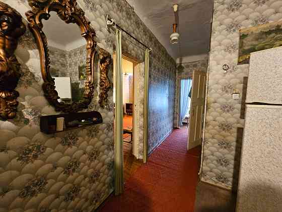 Продаётся трёхкомнатная квартира в р-не Первомайки. Автономка Кривой Рог