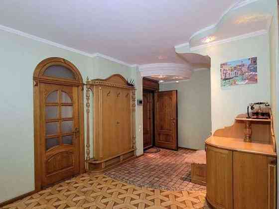 Житло з панорамою столиці та атмосферою заміського спокою! Київ