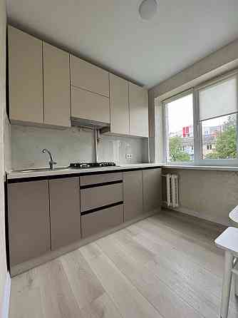 ПЕРША ЗДАЧА! Здам 1 кімнатну, ПРОСПЕКТ (МІКРОРАЙОН), є балкон! вільна! Черновцы