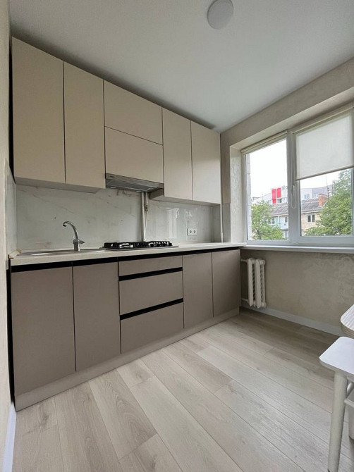 ПЕРША ЗДАЧА! Здам 1 кімнатну, ПРОСПЕКТ (МІКРОРАЙОН), є балкон! вільна! Черновцы - изображение 1