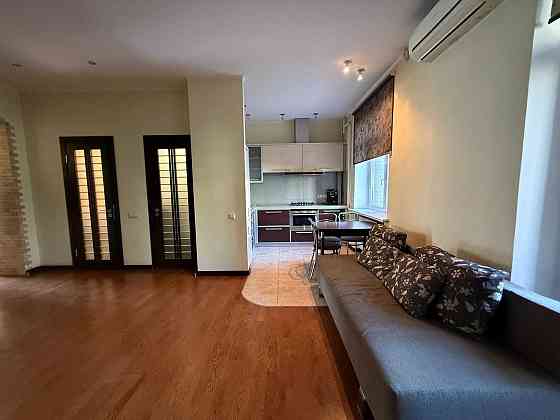 Сусіди Паніковського Оренда трикімнатної сталінки Прорізна Київ Київ