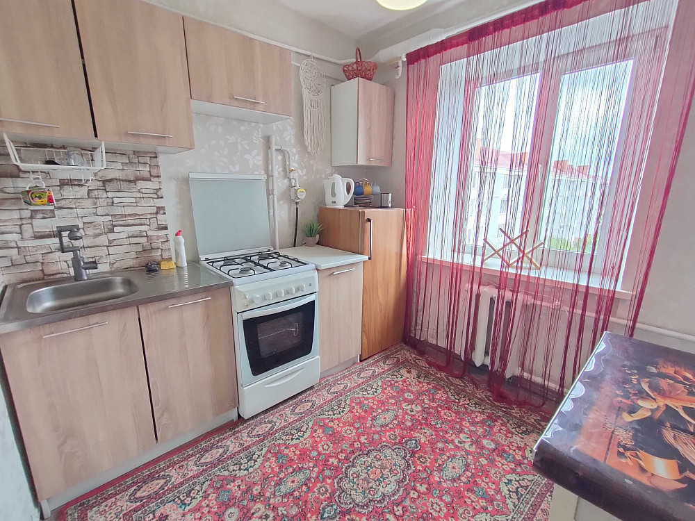 метро Нивки, Сирецька 10-15 хв. 2-х.кім, газ, перша здача Київ - зображення 1