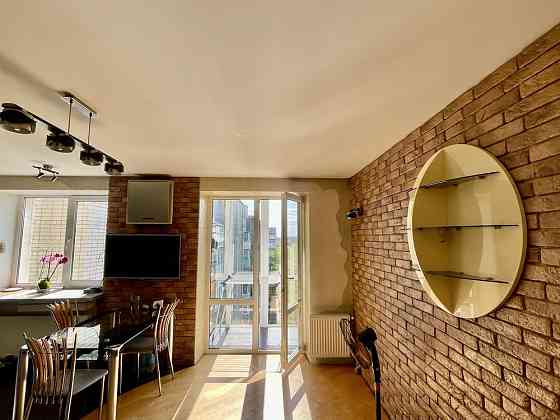 Продаж 2-кімн квартири (+кухня-вітальня) в районі Голівуду Чернигов