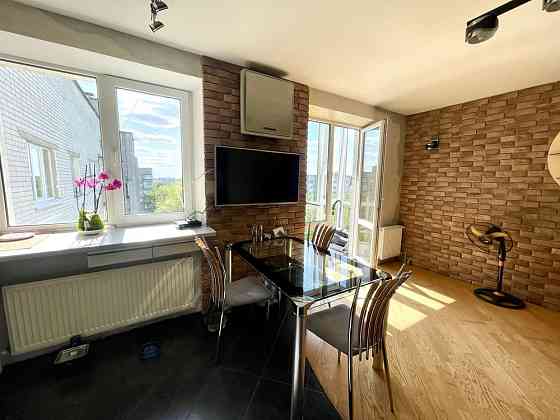 Продаж 2-кімн квартири (+кухня-вітальня) в районі Голівуду Чернигов