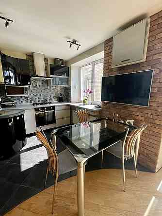 Продаж 2-кімн квартири (+кухня-вітальня) в районі Голівуду Чернигов