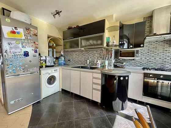 Продаж 2-кімн квартири (+кухня-вітальня) в районі Голівуду Чернигов