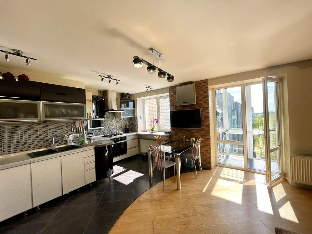 Продаж 2-кімн квартири (+кухня-вітальня) в районі Голівуду Чернігів - зображення 1