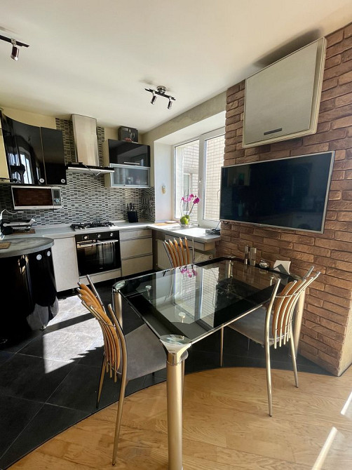 Продаж 2-кімн квартири (+кухня-вітальня) в районі Голівуду Чернігів - зображення 2