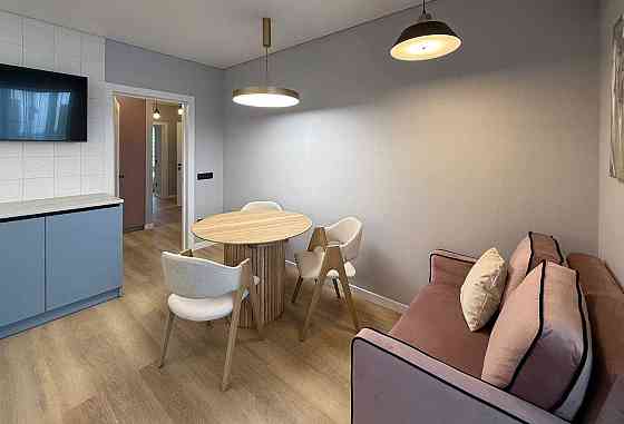 Стильна двійка в новобудові біля міського озера! Крихівці