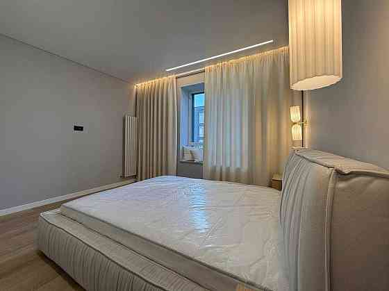 Стильна двійка в новобудові біля міського озера! Крихівці