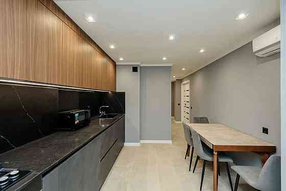 СДАМ ШИКАРНУЮ 3 комнатную квартиру  ЦЕНТР ул Бориса Литвака Одеса