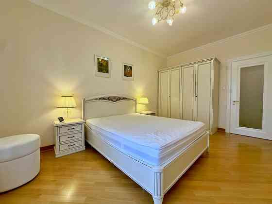 Оренда дизайнерської 2-кімнатної квартири вул. Квітнева 10 Львов