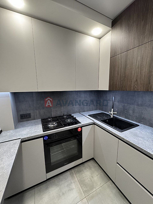 У продажу 4 к. квартира з євроремонтом в центрі Черемушек. Каменское (Запорожская обл.) - изображение 1