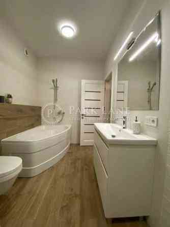 ЖК Династія Продам 3-к з дизайнерським ремонтом 100 м2 Липківського Київ