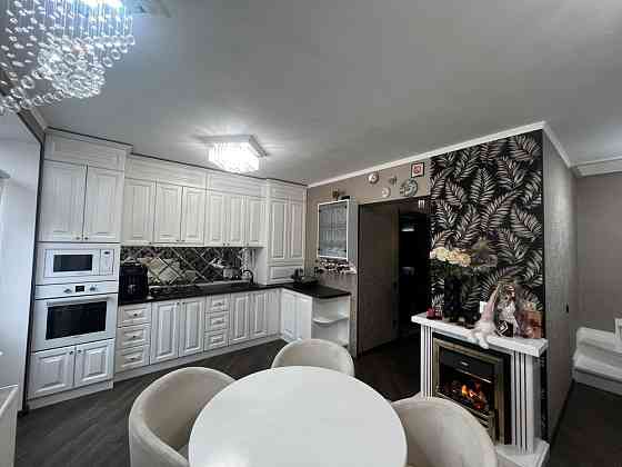 Дворівнева, двоповерхова, двохетажна квартира Софиевская Борщаговка