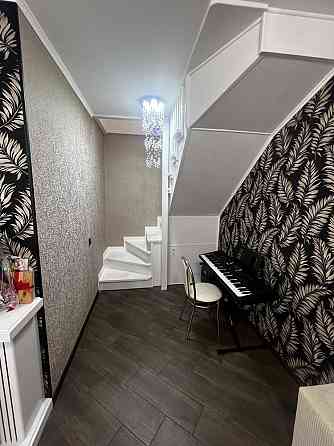 Дворівнева, двоповерхова, двохетажна квартира Софиевская Борщаговка