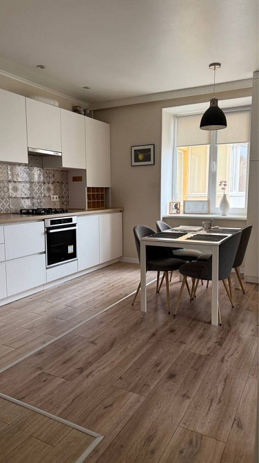 Трикімнатна квартира в центрі міста Буча - изображение 1