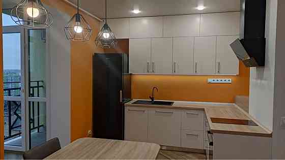 Продам трьохкімнатну квартиру в центрі міста з двома балконами!Є газ! Ирпень