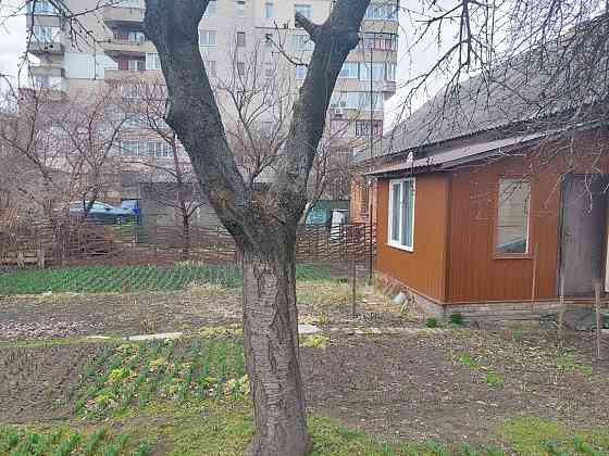 Продаж однокімнатної квартири з власною ділянкою. Луцк
