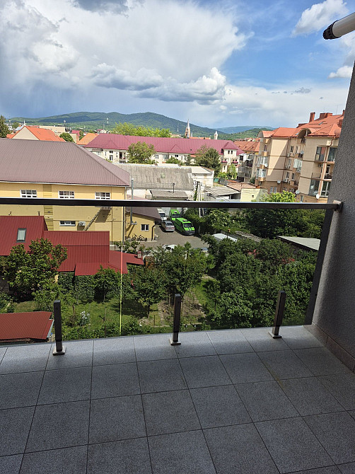 Здається двох кімнатна в тихому центрі з паркомістом. Мукачево - зображення 1