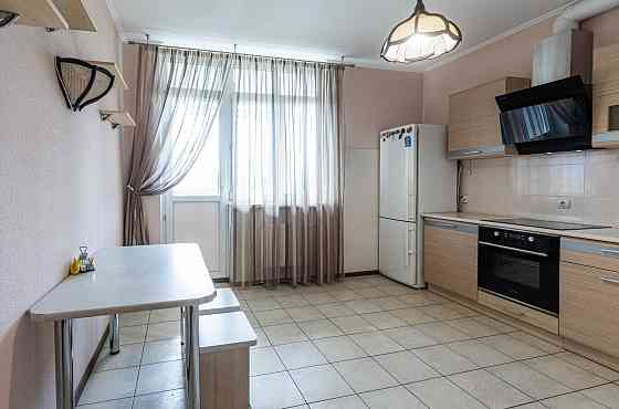 Оренда 1-імнатної квартири ЖК Паркові Озера Воскресенська 12В Киев