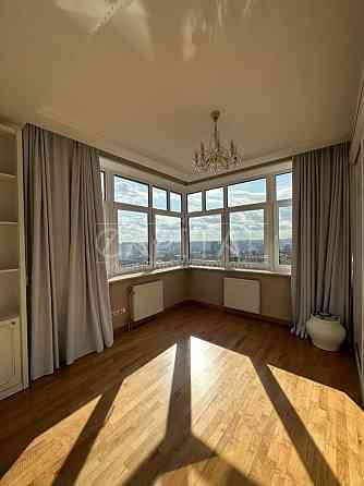 Оренда 3-к квартири біля метро Печерська, б. Лесі Українки Київ